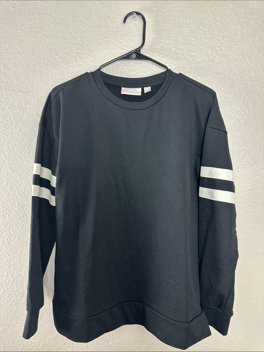 Belle by Kim Gravel Black long sleeve Jersey Style Shirt Size Small